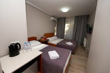 Фото номера Трехместный комфорт Санаторий Славутич г. Алушта 2