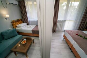 Фото номера Двухкомнатный делюкс Санаторий Славутич г. Алушта 14