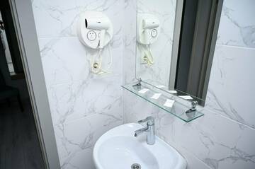 Фото номера Двухкомнатный делюкс Санаторий Славутич г. Алушта 15