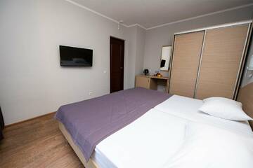 Фото номера Двухкомнатный фэмили + Санаторий Славутич г. Алушта 7