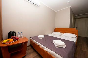 Фото номера Двухместный комфорт дабл Санаторий Славутич г. Алушта 2