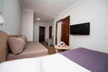 Фото номера Двухкомнатный фэмили + Санаторий Славутич г. Алушта 3