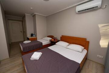 Фото номера Трехместный комфорт Санаторий Славутич г. Алушта 4