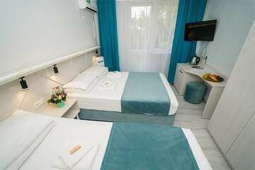 Фото номера Трехместный Бизнес Санаторий Славутич г. Алушта 2