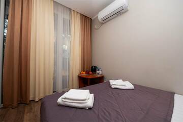 Фото номера Двухместный комфорт дабл Санаторий Славутич г. Алушта 3