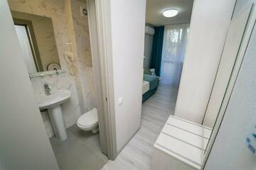 Фото номера Одноместный Бизнес Санаторий Славутич г. Алушта 9