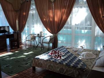 Фото номера Джуниор Сюит Отель Прага г. Алушта 2