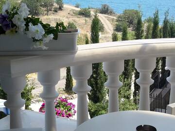 Фото номера Серенький двухместный Гостевой дом Guest House Lora г. Алушта 3
