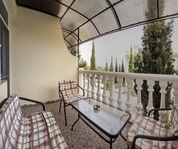 Фото номера Розовый трёхместный  Гостевой дом Guest House Lora г. Алушта 3